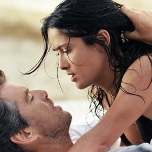 Still of Pierce Brosnan and Salma Hayek in After the Sunset 2004