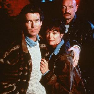 Still of Pierce Brosnan and Shanna Reed in Dont Talk to Strangers 1994