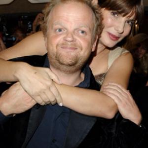 Sandra Bullock and Toby Jones at event of Infamous (2006)