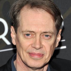 Steve Buscemi at event of Mildred Pierce (2011)