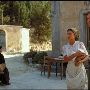 Still of Nicolas Cage and Penélope Cruz in Captain Corelli's Mandolin (2001)