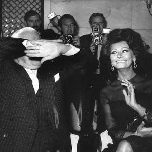 Sophia Loren with Charlie Chaplin during a press conference in London 1965
