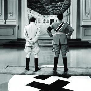 Still of Charles Chaplin in The Great Dictator (1940)