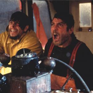 Still of George Clooney and Mark Wahlberg in The Perfect Storm 2000