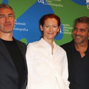 George Clooney Tony Gilroy and Tilda Swinton at event of Michael Clayton 2007