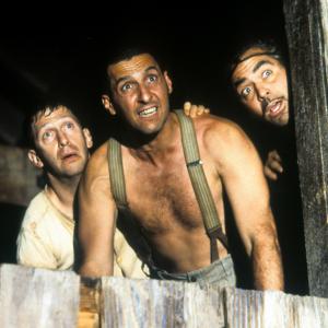 Still of George Clooney, John Turturro and Tim Blake Nelson in O Brother, Where Art Thou? (2000)