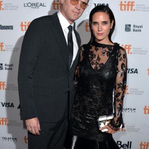 Jennifer Connelly and Paul Bettany at event of Shelter 2014