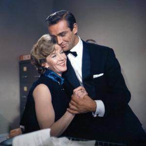 Still of Sean Connery and Lois Maxwell in Daktaras Ne 1962