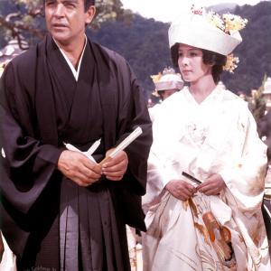 Still of Sean Connery and Mie Hama in Gyvenk du kartus 1967
