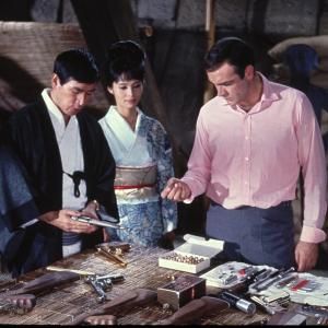 Still of Sean Connery, Tetsurô Tanba and Akiko Wakabayashi in Gyvenk du kartus (1967)