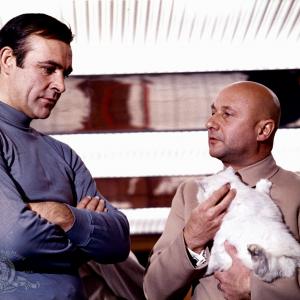 Still of Sean Connery and Donald Pleasence in Gyvenk du kartus 1967