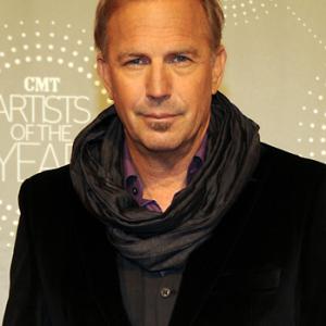 Kevin Costner Hosts CMTs Artist of the Year 2010