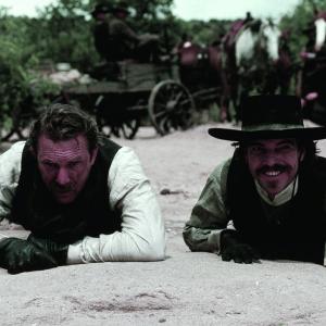 Still of Kevin Costner and Dennis Quaid in Wyatt Earp 1994