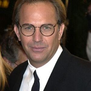Kevin Costner at event of Thirteen Days (2000)