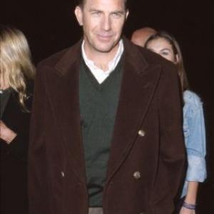 Kevin Costner at event of Play It to the Bone (1999)