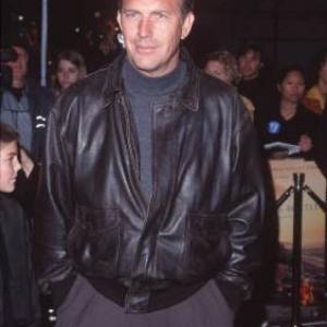 Kevin Costner at event of Message in a Bottle 1999