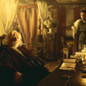 Still of Russell Crowe and Richard Harris in Gladiatorius 2000