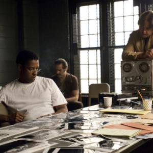 Still of Russell Crowe and Denzel Washington in American Gangster 2007