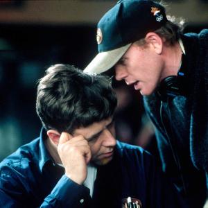 Russell Crowe and Ron Howard in Nuostabus protas 2001