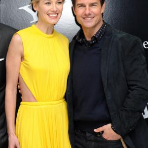 Tom Cruise and Rosamund Pike at event of Dzekas Ryceris (2012)