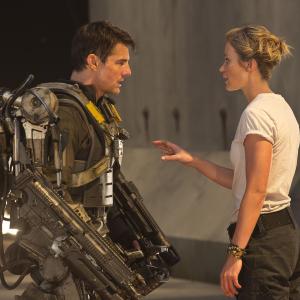 Still of Tom Cruise and Emily Blunt in Ties riba i rytoju 2014