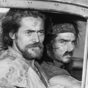 Still of Tom Cruise and Willem Dafoe in Gimes liepos 4aja 1989
