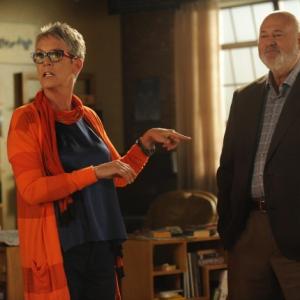 Still of Jamie Lee Curtis and Rob Reiner in New Girl 2011