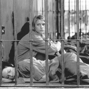 Still of Claire Danes and Kate Beckinsale in Brokedown Palace (1999)