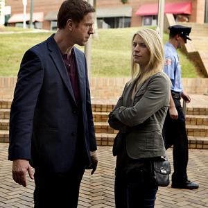 Still of Claire Danes and Damian Lewis in Tevyne (2011)