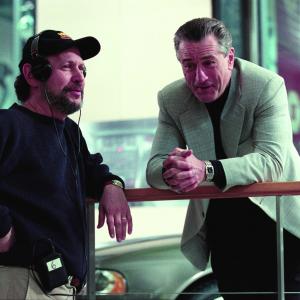 Still of Robert De Niro and Billy Crystal in Sutrikusi mafija 2002