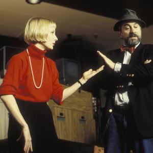 Still of Robert De Niro and Anne Heche in Wag the Dog 1997