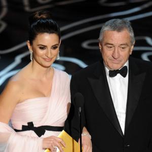 Robert De Niro and Penélope Cruz at event of The Oscars (2014)