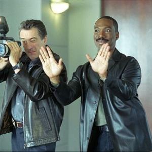 Still of Robert De Niro and Eddie Murphy in Showtime (2002)
