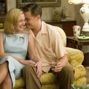Still of Leonardo DiCaprio and Kate Winslet in Nerimo dienos (2008)