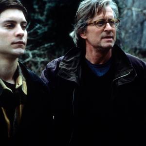 Still of Michael Douglas and Tobey Maguire in Wonder Boys (2000)