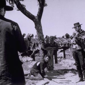Still of Clint Eastwood and Eli Wallach in Geras blogas ir bjaurus 1966