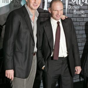 Ralph Fiennes and Liam Neeson at event of Haris Poteris ir mirties relikvijos 1 dalis 2010