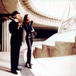 Still of Ralph Fiennes and Uma Thurman in The Avengers (1998)