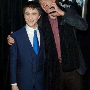 Ralph Fiennes and Daniel Radcliffe at event of Haris Poteris ir ugnies taure (2005)