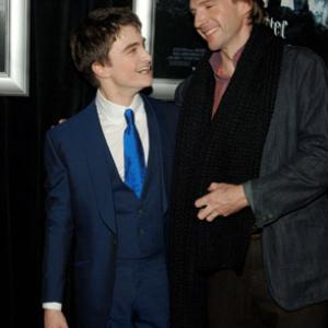 Ralph Fiennes and Daniel Radcliffe at event of Haris Poteris ir ugnies taure 2005