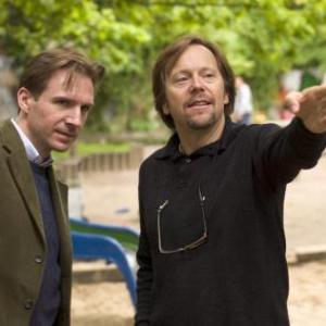 Ralph Fiennes (left) and Fernando Meirelles (right) on the set of THE CONSTANT GARDENER, a Focus Features release.