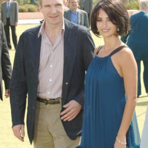 Ralph Fiennes and Penélope Cruz at event of Chromophobia (2005)