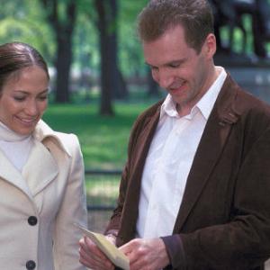 Still of Ralph Fiennes and Jennifer Lopez in Maid in Manhattan (2002)