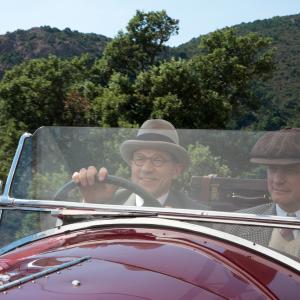 Still of Colin Firth and Simon McBurney in Menesienos magija 2014