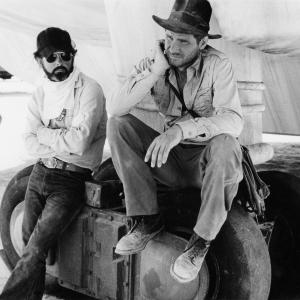 Harrison Ford and George Lucas in Indiana Dzounsas ir dingusios Sandoros skrynios ieskotojai 1981