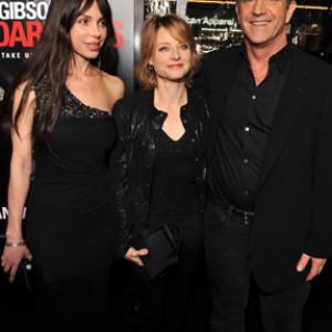 Jodie Foster, Mel Gibson and Oksana Grigorieva at event of Edge of Darkness (2010)