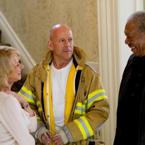 Still of Morgan Freeman, Bruce Willis and Helen Mirren in Rizikinga erzinti diedukus (2010)