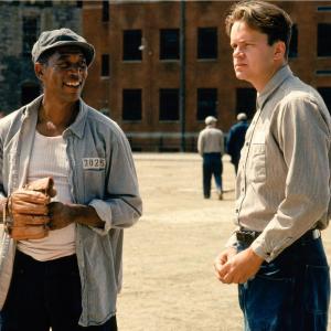 Still of Morgan Freeman and Tim Robbins in Pabegimas is Sousenko 1994
