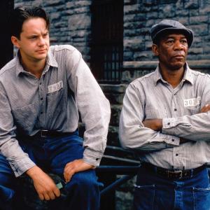 Still of Morgan Freeman and Tim Robbins in Pabegimas is Sousenko (1994)