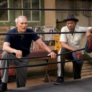 Still of Clint Eastwood and Morgan Freeman in Mergina, verta milijono (2004)